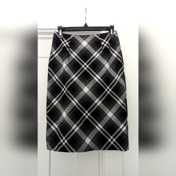 White House Black Market Dresses & Skirts - WHBM Plaid Skirt